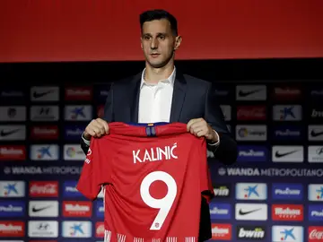 Kalinic en su presentación con el Atlético de Madrid Kalinic en su presentación con el Atlético de Madrid
