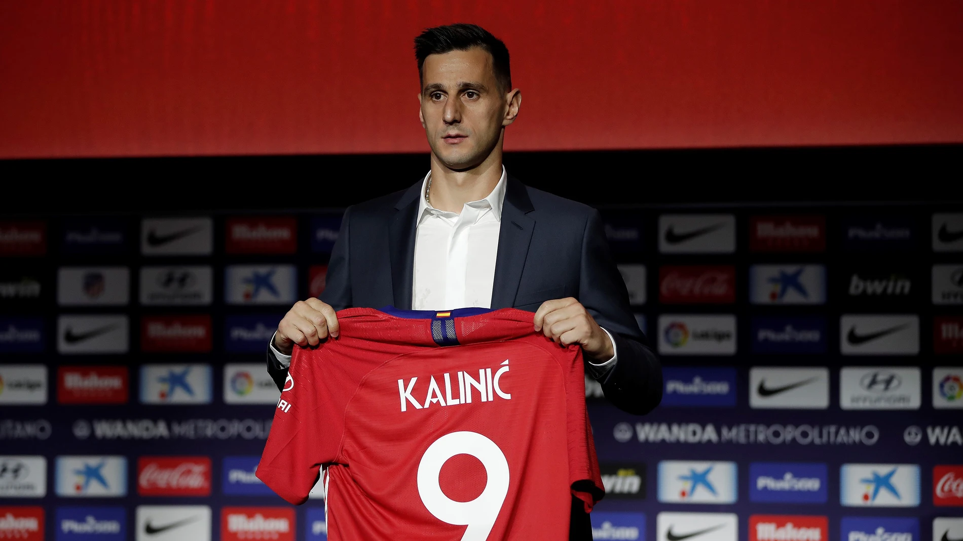 Kalinic en su presentación con el Atlético de Madrid Kalinic en su presentación con el Atlético de Madrid