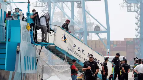 El desembarco del 'Titán Tercero' El desembarco del 'Titán Tercero'