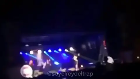 Así fue el momento del desplome de una pasarela en el puerto de Vigo durante el festival 'O Marisquiño' Así fue el momento del desplome de una pasarela en el puerto de Vigo durante el festival 'O Marisquiño'