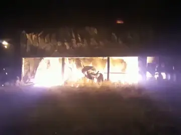 Un incendio calcina más de la mitad de una empresa en Agurain, Salvatierra Un incendio calcina más de la mitad de una empresa en Agurain, Salvatierra