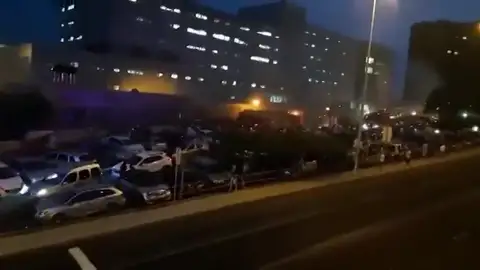 Un incendio en el Hospital de la Candelaria obliga a desalojar a varios pacientes Un incendio en el Hospital de la Candelaria obliga a desalojar a varios pacientes