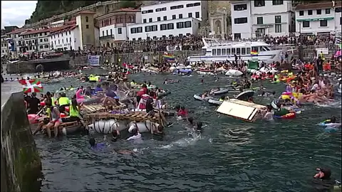 La bahía de San Sebastián es tomada por los piratas un años más en su tradicional 'Abordaje' La bahía de San Sebastián es tomada por los piratas un años más en su tradicional 'Abordaje'