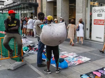 Un grupo de manteros Un grupo de manteros