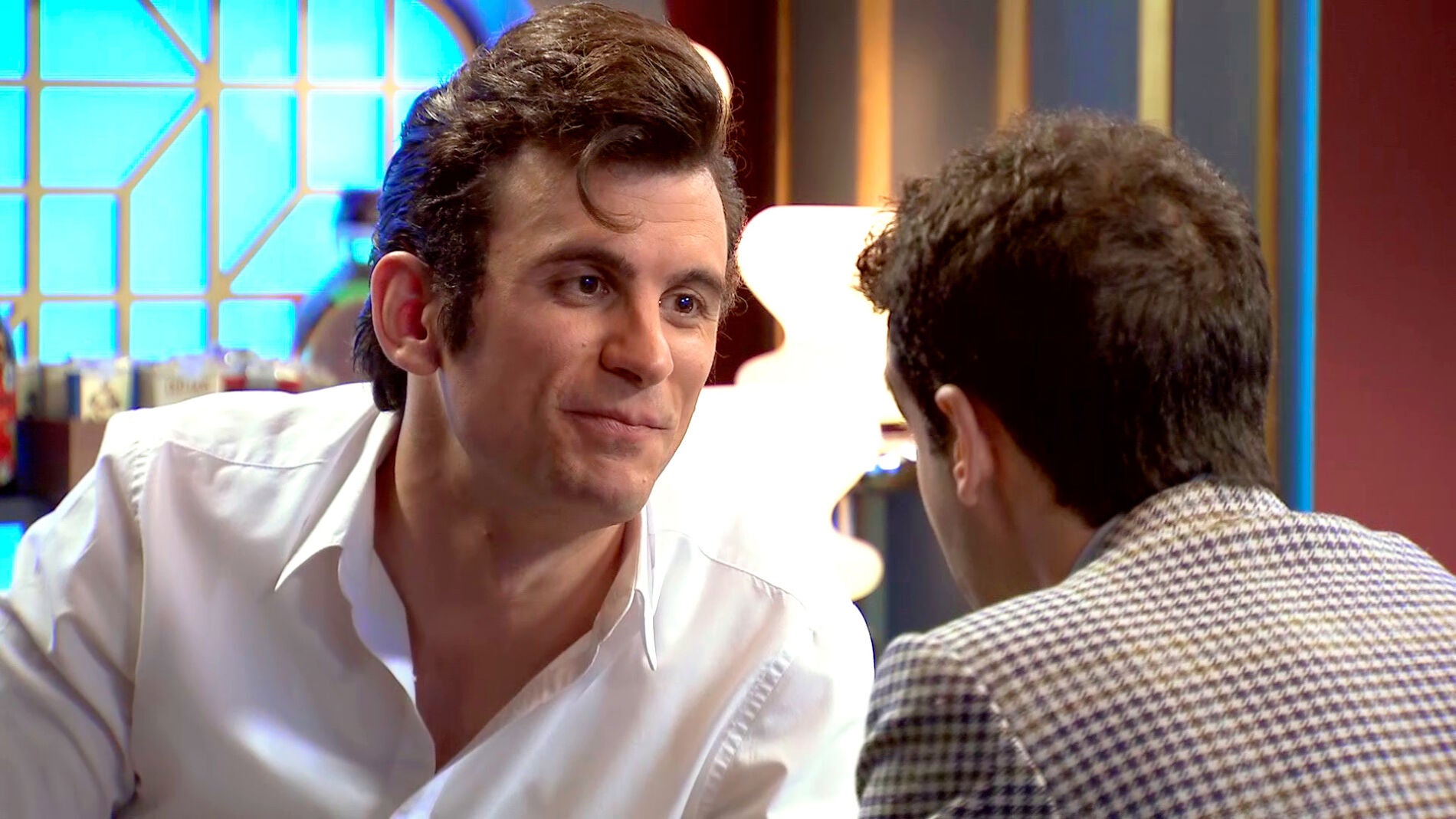 Arturo, decidido a casarse con Llanos