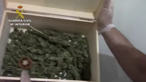 La Guardia Civil desarticula una red criminal que introducía hachís en España desde áfrica y como destino final Francia La Guardia Civil desarticula una red criminal que introducía hachís en España desde áfrica y como destino final Francia