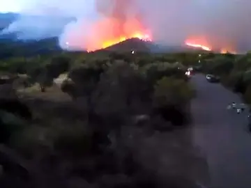 Incendio en isla griega de Eubea obliga a evacuar dos pueblos Incendio en isla griega de Eubea obliga a evacuar dos pueblos