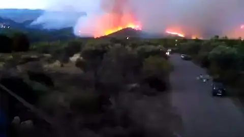 Incendio en isla griega de Eubea obliga a evacuar dos pueblos Incendio en isla griega de Eubea obliga a evacuar dos pueblos