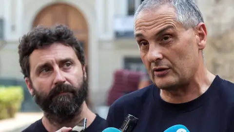 Los representantes de varios sindicatos de bomberos Los representantes de varios sindicatos de bomberos