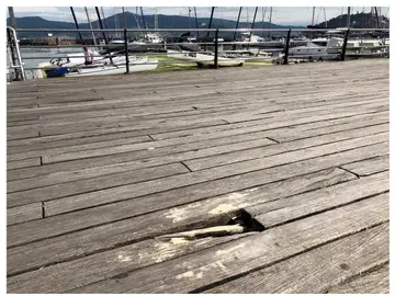 Fotografías del piso deteriorado del paseo marítimo de Vigo, tomadas a finales del pasado mes de julio Fotografías del piso deteriorado del paseo marítimo de Vigo, tomadas a finales del pasado mes de julio