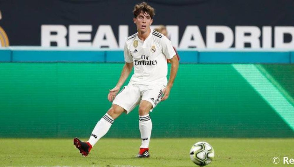 Álvaro Odriozola jugando con el Real Madrid