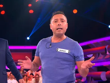 Un concursante de ‘¡Ahora Caigo!’ se mete al público en el bolsillo con una canción muy romántica Un concursante de ‘¡Ahora Caigo!’ se mete al público en el bolsillo con una canción muy romántica