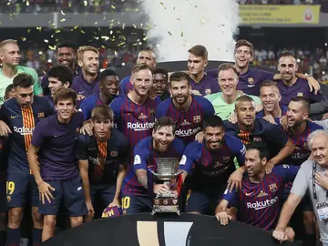 F.C Barcelona celebrando la Supercopa de España F.C Barcelona celebrando la Supercopa de España