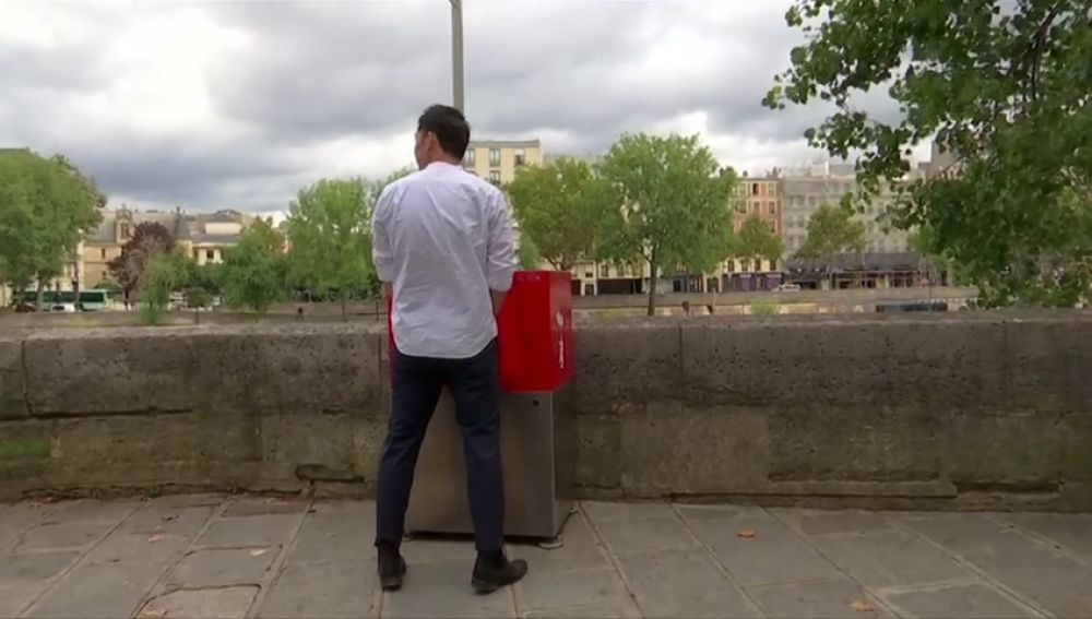 Ponen urinarios ecológicos en las calles de París