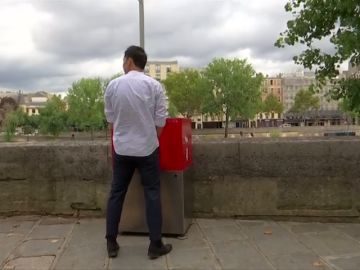 Ponen urinarios ecológicos en las calles de París