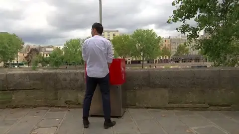 Ponen urinarios ecológicos en las calles de París Ponen urinarios ecológicos en las calles de París