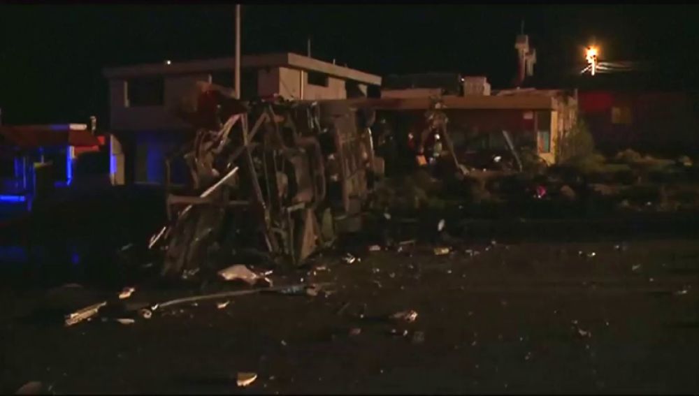Al menos 24 muertos y 19 heridos en un accidente de autobús en una carretera de Ecuador