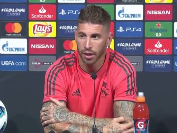 Sergio Ramos responde a las preguntas de los medios