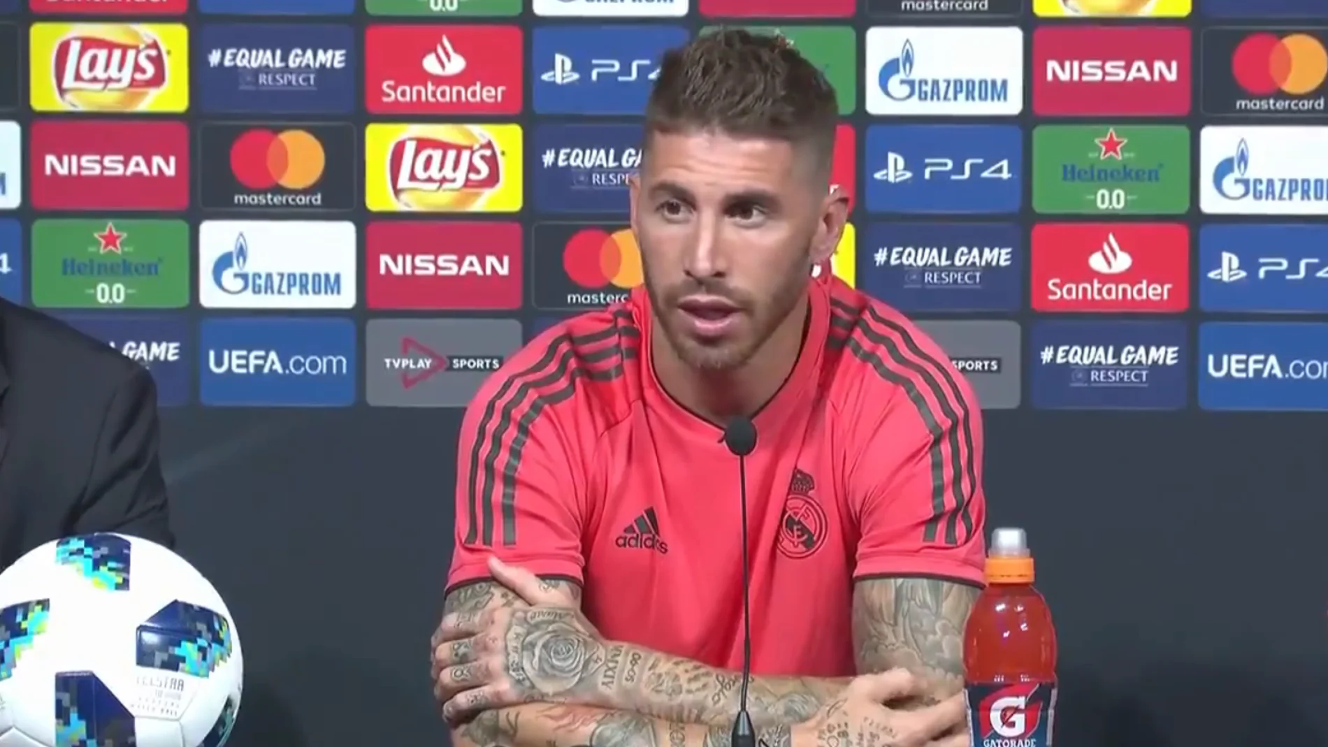 Sergio Ramos responde a las preguntas de los medios Sergio Ramos responde a las preguntas de los medios