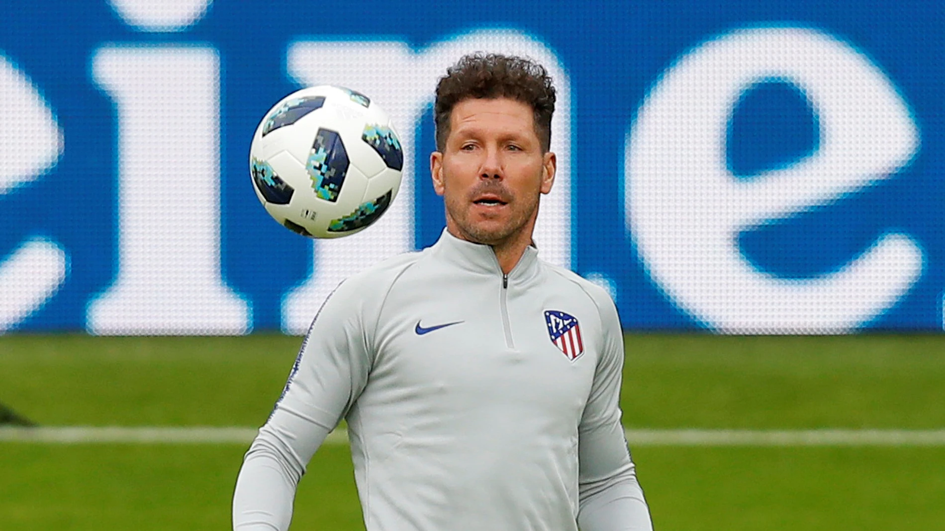 Simeone, durante el entrenamiento del Atlético de Madrid antes de la Supercopa de Europa Simeone, durante el entrenamiento del Atlético de Madrid antes de la Supercopa de Europa