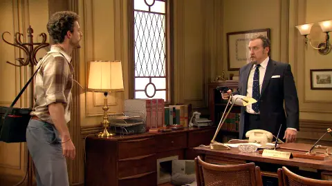 Javier sorprende a su padre gestionando el secuestro de la redacción Javier sorprende a su padre gestionando el secuestro de la redacción