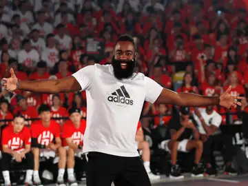 James Harden, en un acto publicitario James Harden, en un acto publicitario