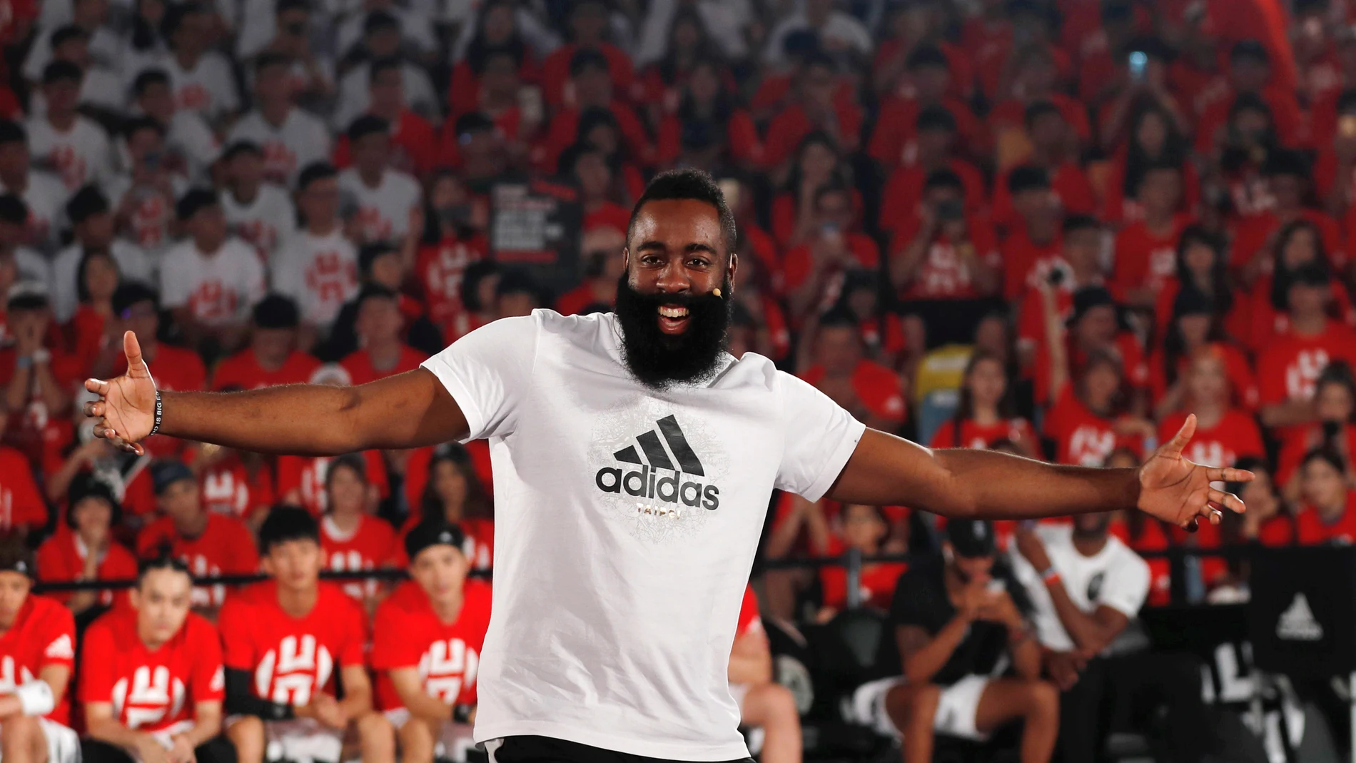 James Harden, en un acto publicitario James Harden, en un acto publicitario
