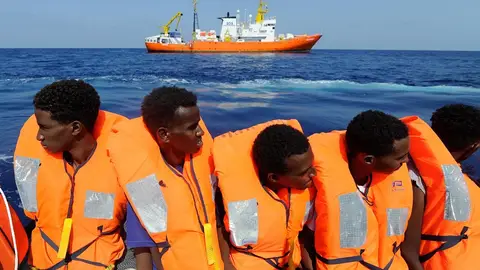 Migrantes rescatados antes de ser trasladados al Aquarius Migrantes rescatados antes de ser trasladados al Aquarius