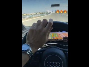 Benzema se graba al volante