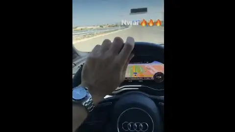 Benzema se graba al volante Benzema se graba al volante