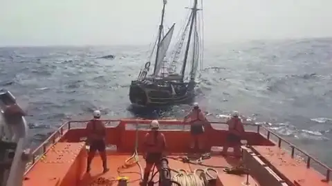 Salvamento remolca hasta Santa Cruz de Tenerife a un velero tras sufrir problemas de vía de agua Salvamento remolca hasta Santa Cruz de Tenerife a un velero tras sufrir problemas de vía de agua