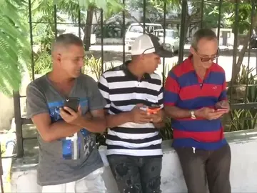 Cuba ofrece durante unas horas acceso gratuito a Internet en todo el país para probar la nueva conexión 3G Cuba ofrece durante unas horas acceso gratuito a Internet en todo el país para probar la nueva conexión 3G