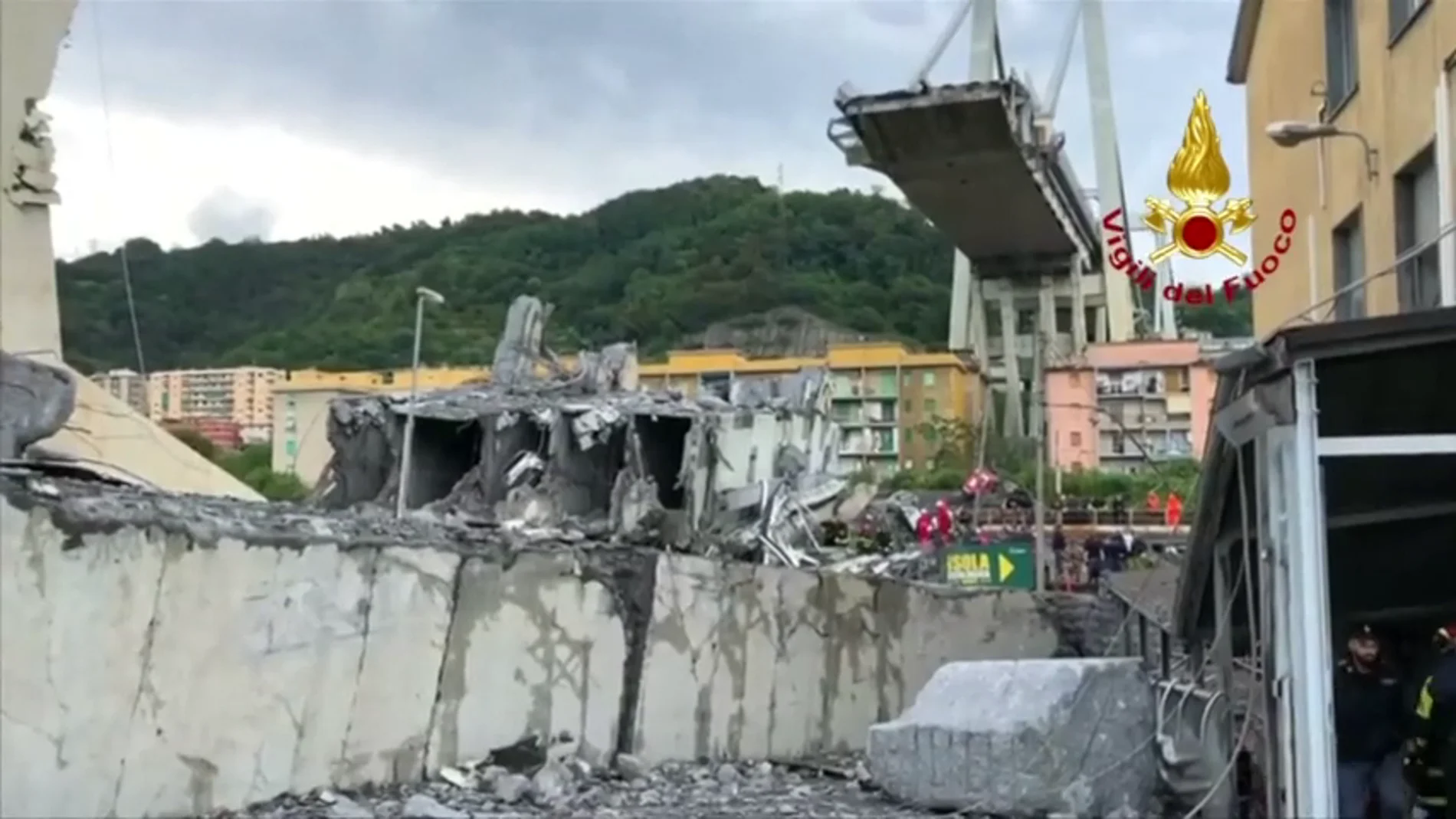 El Gobierno italiano exige dimisiones en la concesionaria de mantenimiento del viaducto derrumbado en Génova El Gobierno italiano exige dimisiones en la concesionaria de mantenimiento del viaducto derrumbado en Génova