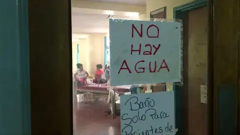 La escasez de agua en Venezuela obliga a los hospitales a cerrar baños y cancelar operaciones La escasez de agua en Venezuela obliga a los hospitales a cerrar baños y cancelar operaciones