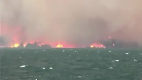 Un incendio forestal en Montana provoca la evacuación repentina de casi un centenar de personas Un incendio forestal en Montana provoca la evacuación repentina de casi un centenar de personas