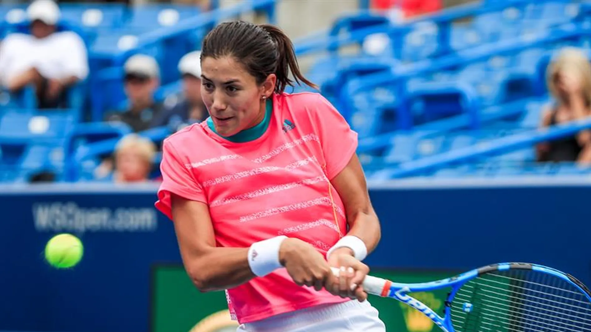 Garbiñe Muguruza golpea una bola Garbiñe Muguruza golpea una bola