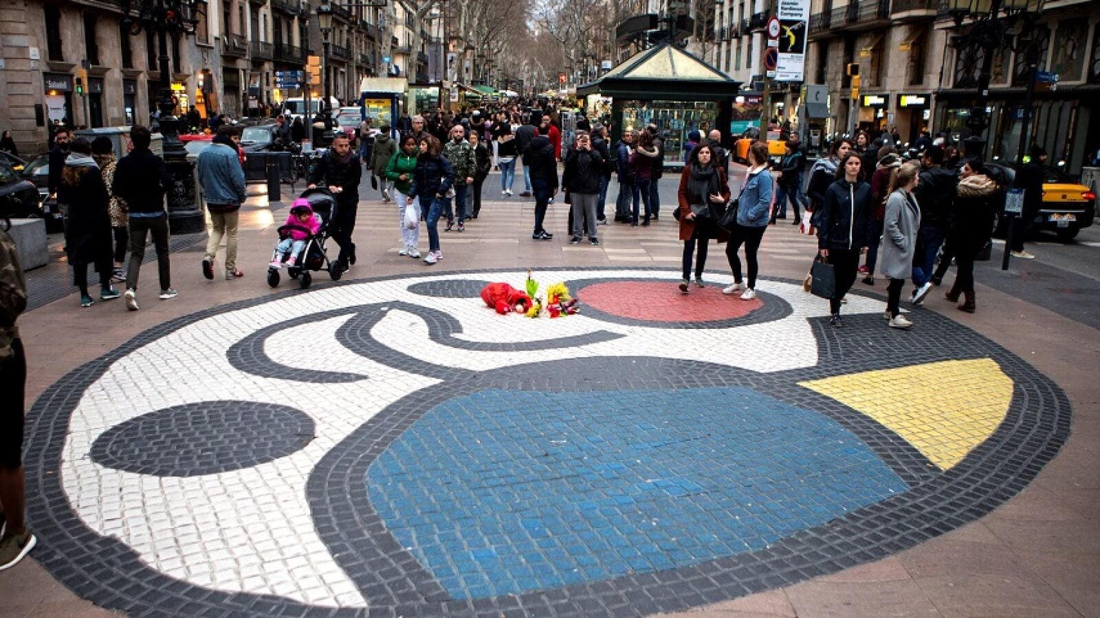 Los Mossos d'Esquadra buscan a un hombre que podría atentar en Las Ramblas