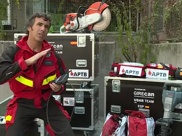 Miembros del equipo de bomberos Girecan aclaran las técnicas que llevan a cabo en el derrumbe del puente de Génova Miembros del equipo de bomberos Girecan aclaran las técnicas que llevan a cabo en el derrumbe del puente de Génova
