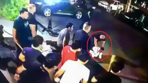 Matan a golpes en plena calle a Jamshid Kenzhayev, campeón de MMA y lucha libre Matan a golpes en plena calle a Jamshid Kenzhayev, campeón de MMA y lucha libre