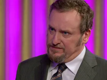 Ernesto le da una última oportunidad a Charo: "Dame la cinta y vuelve conmigo" Ernesto le da una última oportunidad a Charo: "Dame la cinta y vuelve conmigo"