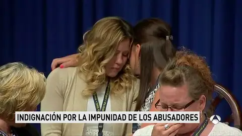 Una víctima de abusos sexuales de un sacerdote en EEUU: "Vi cómo puso a un niño de pie en la cama, en la posición de Cristo en la cruz, para poder fotografiarle" Una víctima de abusos sexuales de un sacerdote en EEUU: "Vi cómo puso a un niño de pie en la cama, en la posición de Cristo en la cruz, para poder fotografiarle"