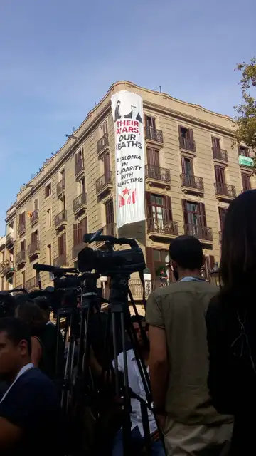 Pancarta contra el Rey en La Rambla Pancarta contra el Rey en La Rambla