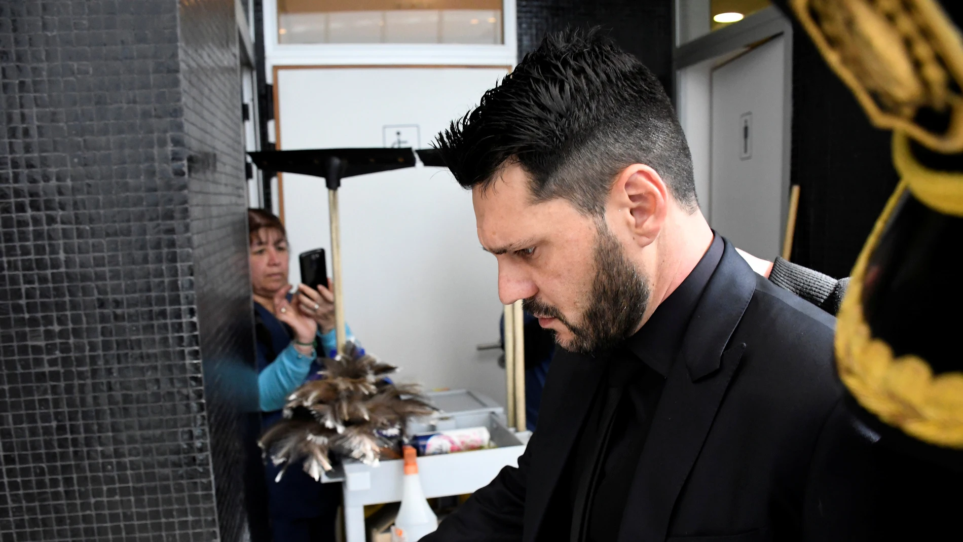 Matias Messi escoltado por la policía Matias Messi escoltado por la policía