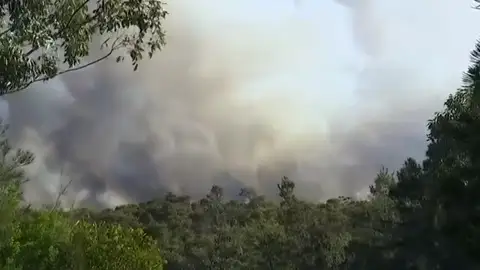 Se declaran 75 incendios en Australia y uno de ellos acaba con la muerte de un piloto de helicóptero Se declaran 75 incendios en Australia y uno de ellos acaba con la muerte de un piloto de helicóptero