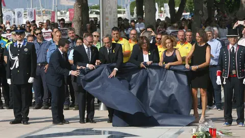 Mosaico conmemorativo durante el acto homenaje a las víctimas Mosaico conmemorativo durante el acto homenaje a las víctimas