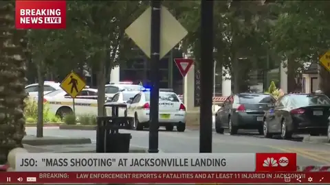 Primeras imágenes del tiroteo en una sala de videojuegos de Jacksonville Primeras imágenes del tiroteo en una sala de videojuegos de Jacksonville