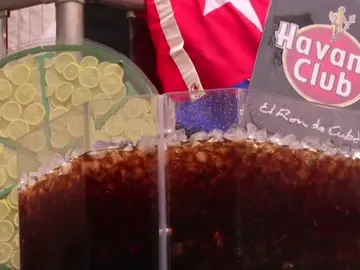 El cóctel “Cuba Libre” más grande del mundo con unos 500 litros El cóctel “Cuba Libre” más grande del mundo con unos 500 litros
