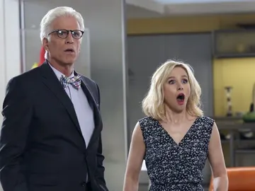 Ted Danson y Kristen Bell en 'The Good Place' Ted Danson y Kristen Bell en 'The Good Place'