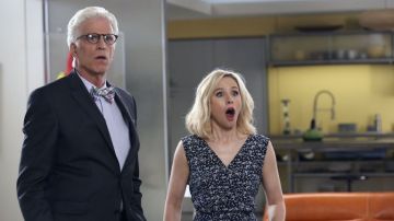 Ted Danson y Kristen Bell en 'The Good Place'