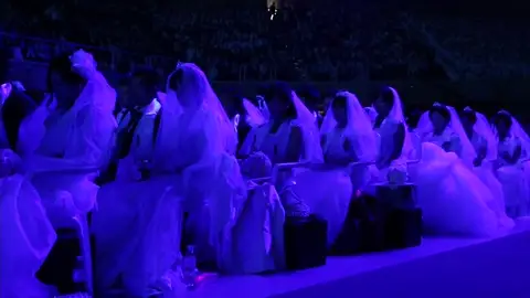 Al menos 4.000 parejas se dan el 'sí, quiero' en una boda multitudinaria en Corea del Sur Al menos 4.000 parejas se dan el 'sí, quiero' en una boda multitudinaria en Corea del Sur
